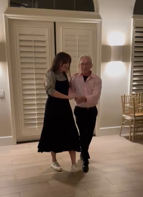 Preview Kim and neice dancing